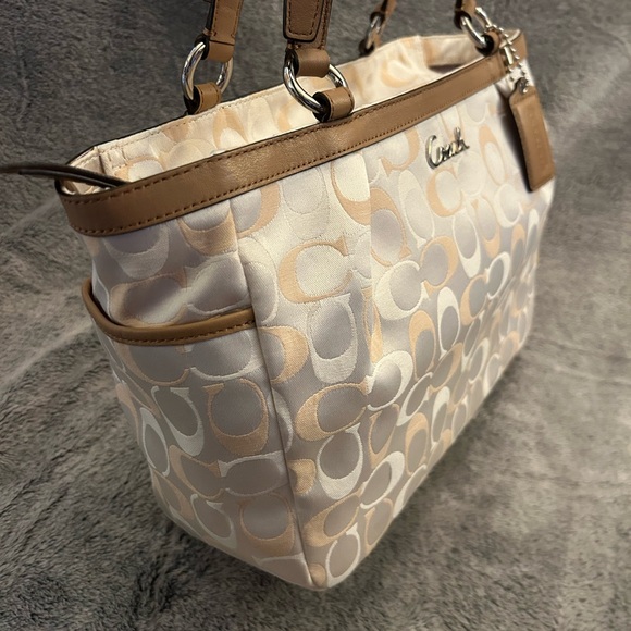 Coach NWOT East/West Signature Gallery Bag - Picture 3 of 17